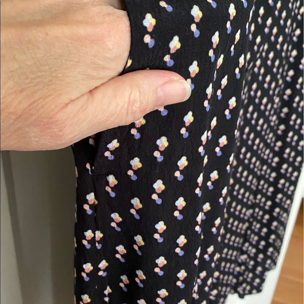 NWT Gap dress, ditsy print on black, button front, pockets size 12 - Picture 6 of 10